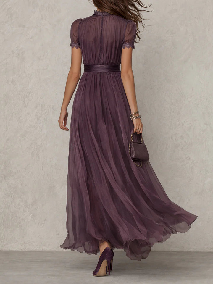 Abito lungo con scollo a goccia viola e bordi in pizzo di chiffon